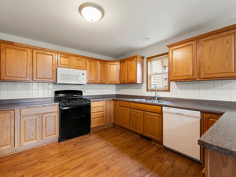 1477 Stonefield Dr — Photo 22