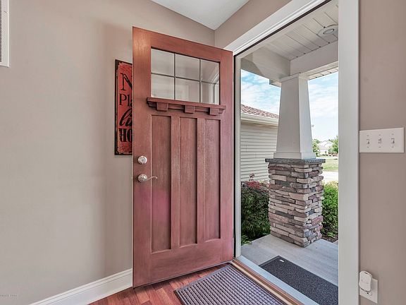 5850-Chartres-Way-East-Lansing-MI-5