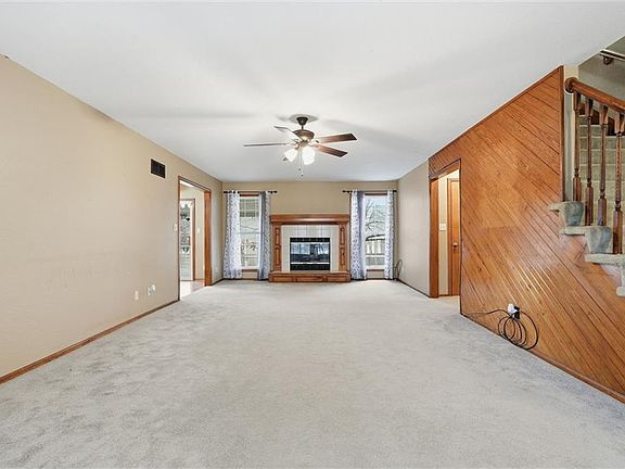 3rd image of 802 S Morgan Dr