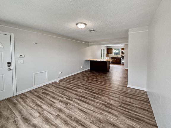 4th image of 118 NE Jettie Terrace