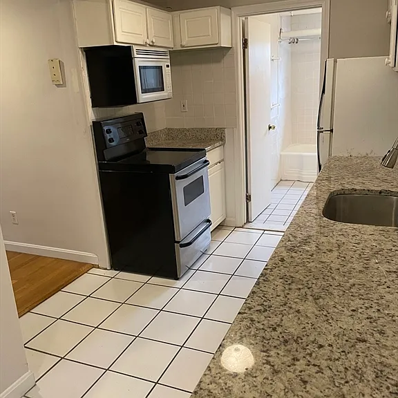 83 Pleasant St #B1 — Photo 3