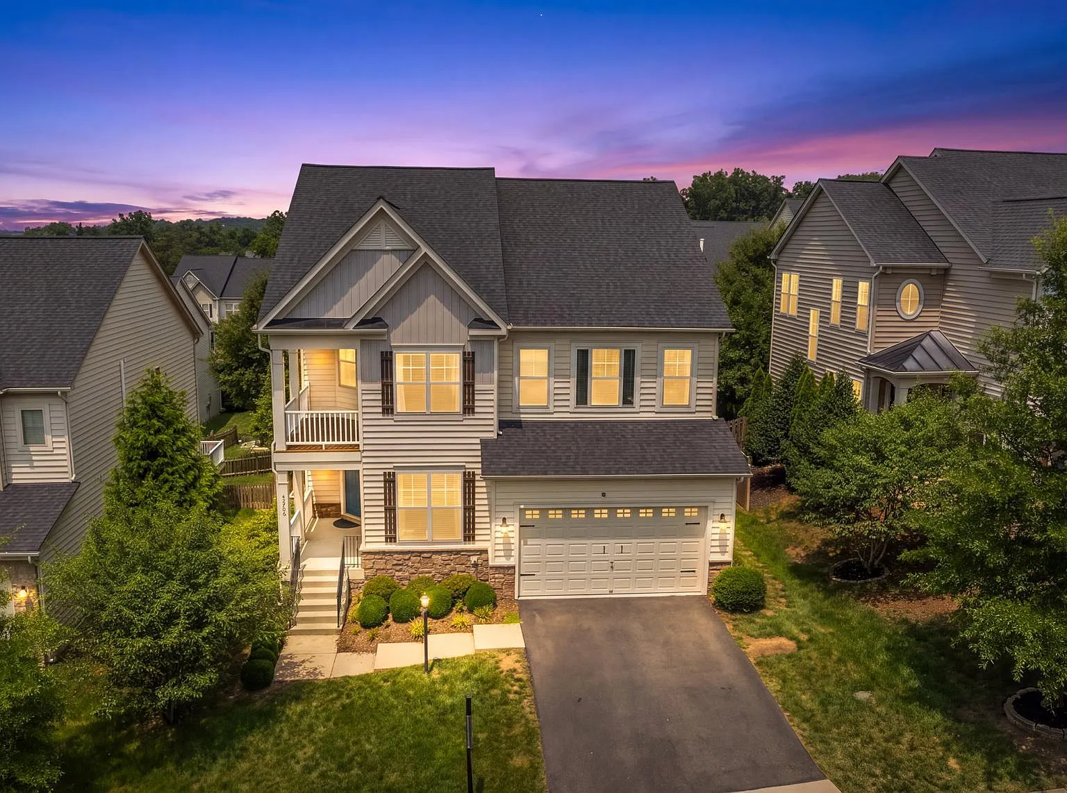 5 bed, 4.5 bath, 4165 sqft, $5,100 — Photo 3