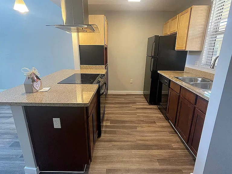 1 Bed 1 Bath Upstairs