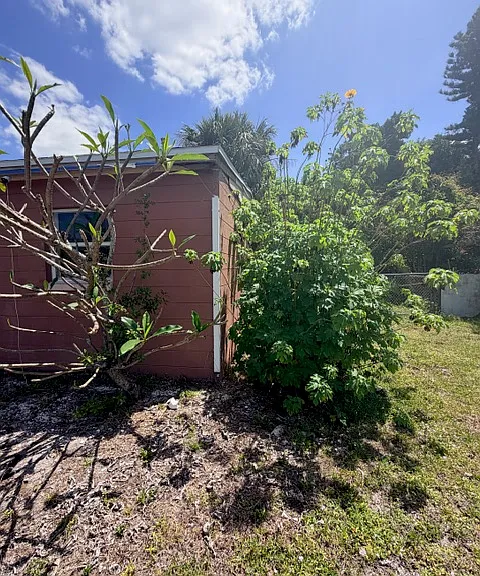 936 Lakeview Dr — Photo 16