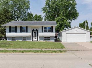 2806 N Michigan Ave, Davenport, IA 52804