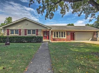 121 Golden Rain St NW, Demotte, IN 46310