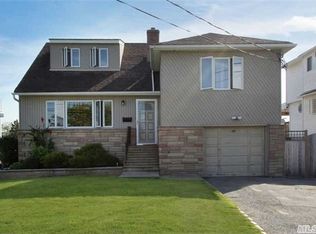 19 Forest Ave, Massapequa, NY 11758