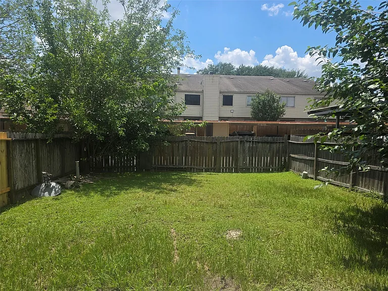 15515 Martineau St — Photo 4
