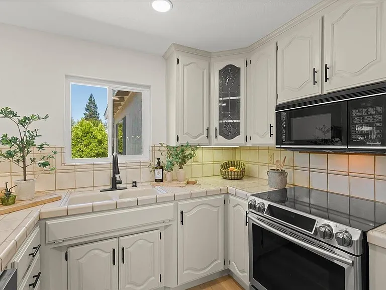 7631 Santa Paula Dr — Photo 14
