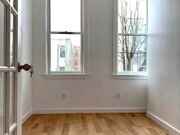 5th image of 285 Troutman St APT 3R