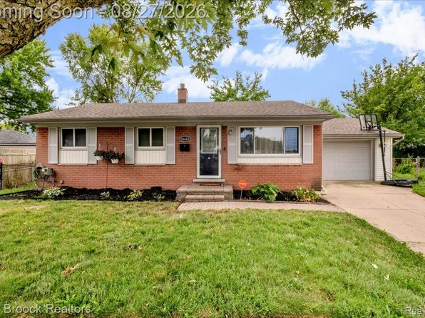 26441 Roberta St, Roseville, MI 48066