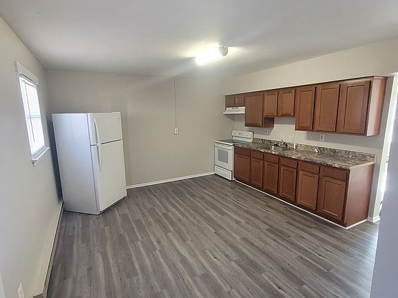 3rd image of 140 Carnival Dr