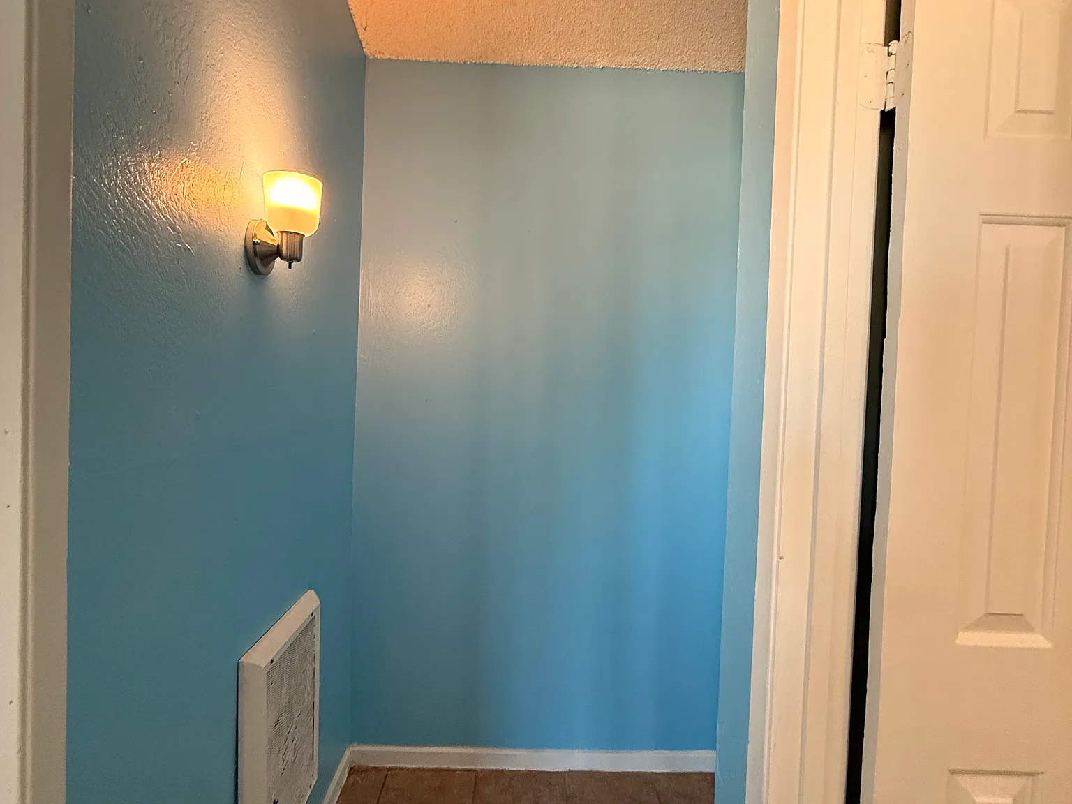 3 bed, 1025 sqft, $1,875 — Photo 3