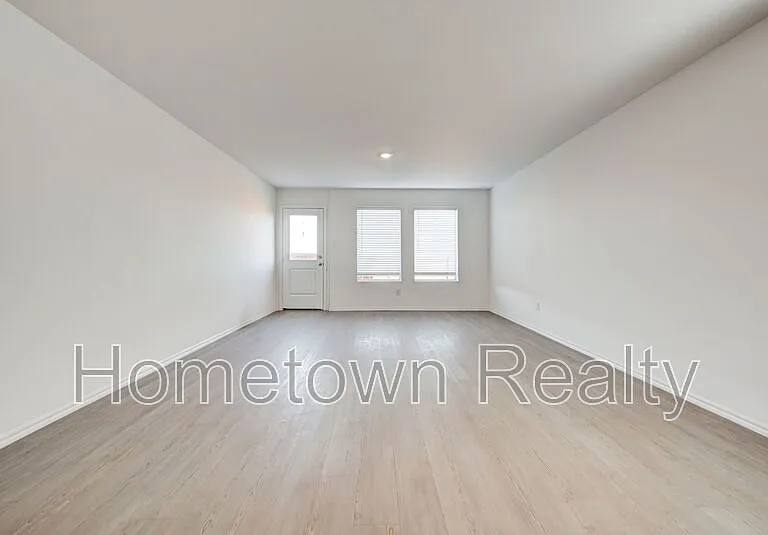 3303 NW 149th St — Photo 8