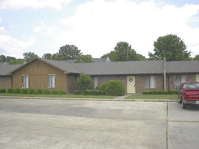 1st image of 71 Evergreen Ln APT 6