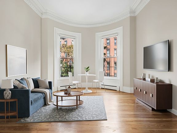 2nd image of 130 Pembroke St #2