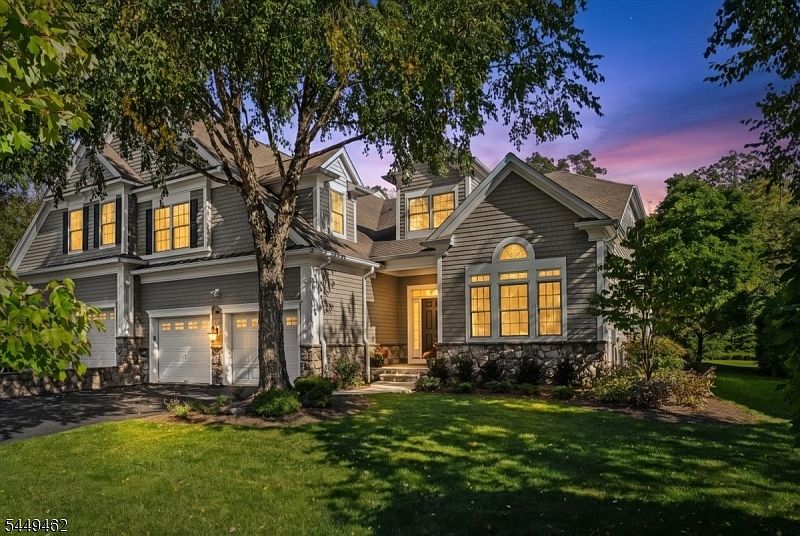 1st image of 32 Tillou Road West