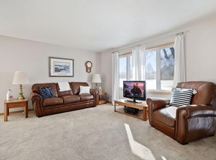 4654 Ridge Cliffe Dr, Eagan, MN 55122
