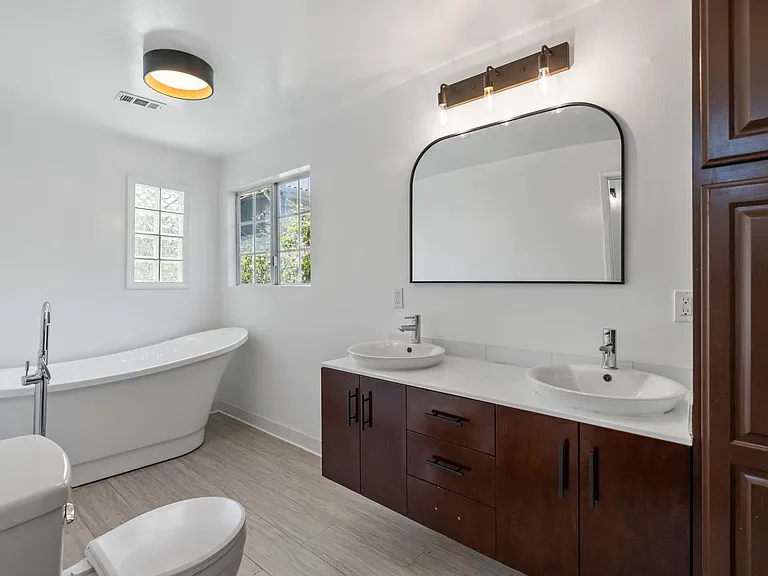 4733 Ambrose Ave — Photo 20