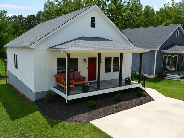 924 Gordon St, Staunton, VA 24401