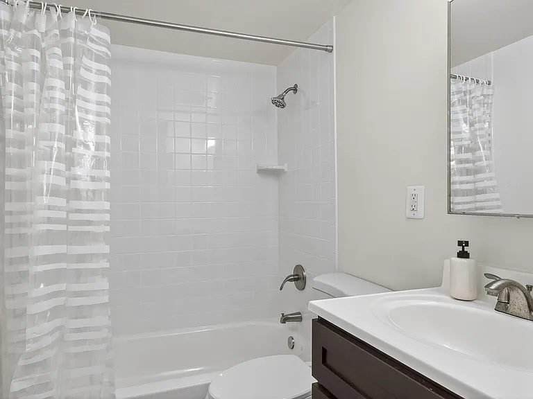 1440 W St NW #106 — Photo 16