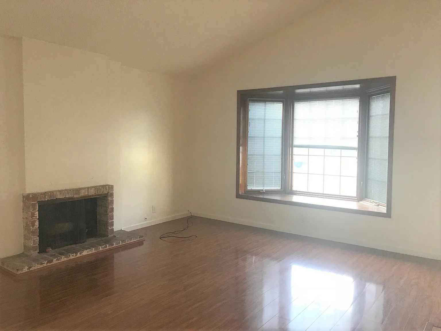 3 bed, 1308 sqft, $3,900 — Photo 3