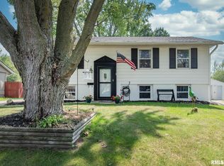 3527 W Columbia Ave, Davenport, IA 52804