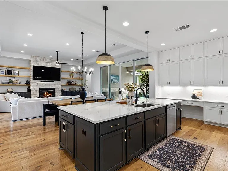 101 Onion Creek Ln — Photo 8