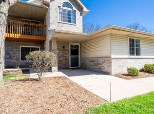 4859 W Maple Leaf Cir, Milwaukee, WI 53220