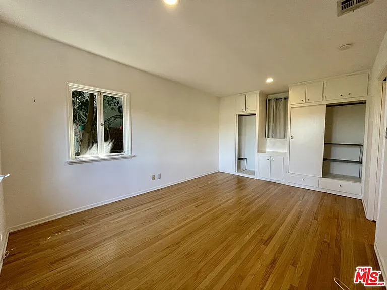 6216 Temple Hill Dr — Photo 12