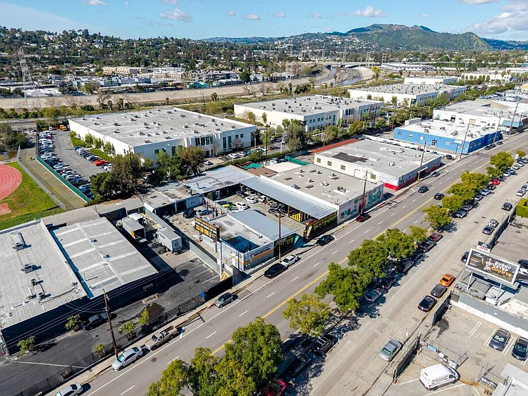 2346 N San Fernando Rd — Photo 15