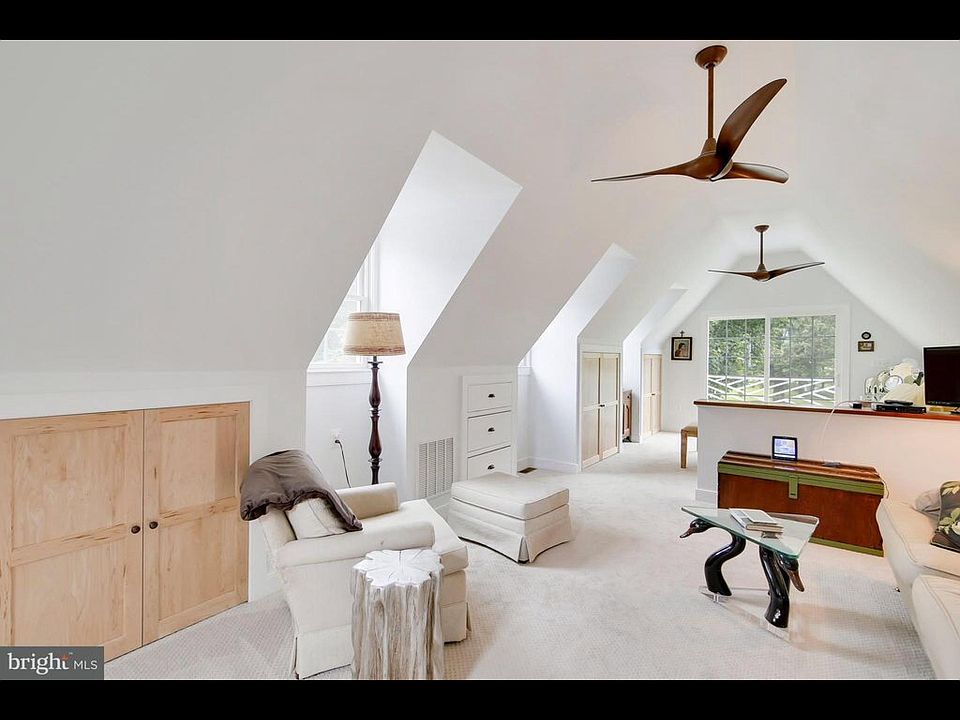 Open sitting area, perfect for relaxing, TV