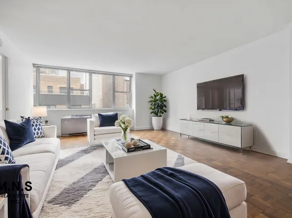 155 East 55th Street image 1 of 13