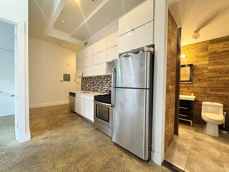 753 Lexington Ave #1D — Photo 8