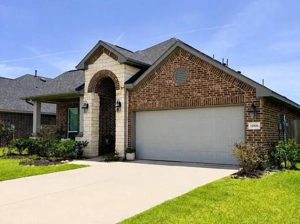 12106 Champions Forest Dr, Mont Belvieu, TX 77535