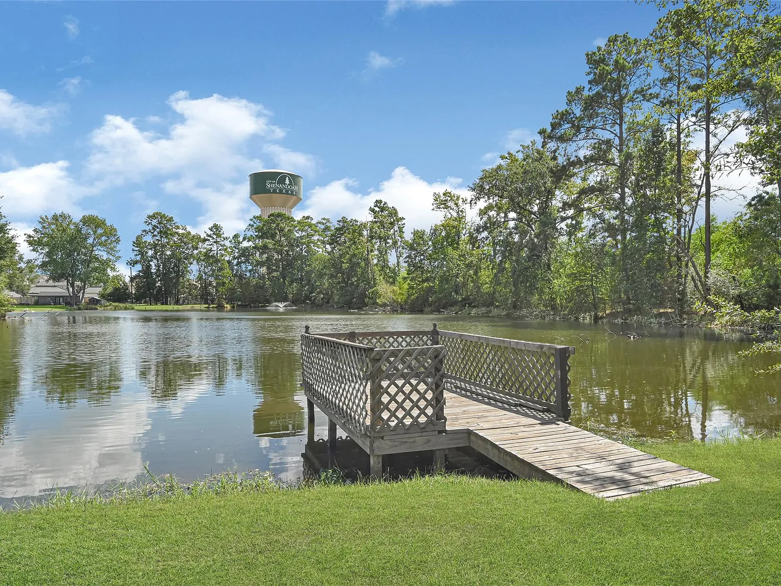 3 bed, 2.0 bath, 1202 sqft, $2,100 — Photo 3