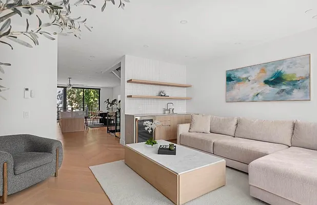 Living room, photo 1