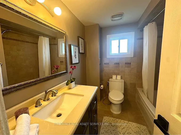 44 Adams Dr #UPPER — Photo 17