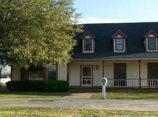 1004 Maple St, Honey Grove, TX 75446