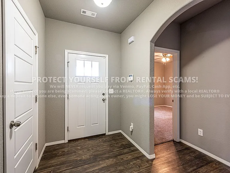 1291 S Springfield Dr — Photo 2