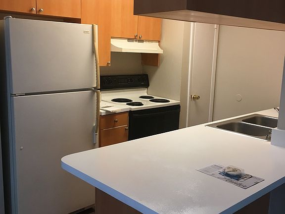 3rd image of 628 Golden Raintree Pl