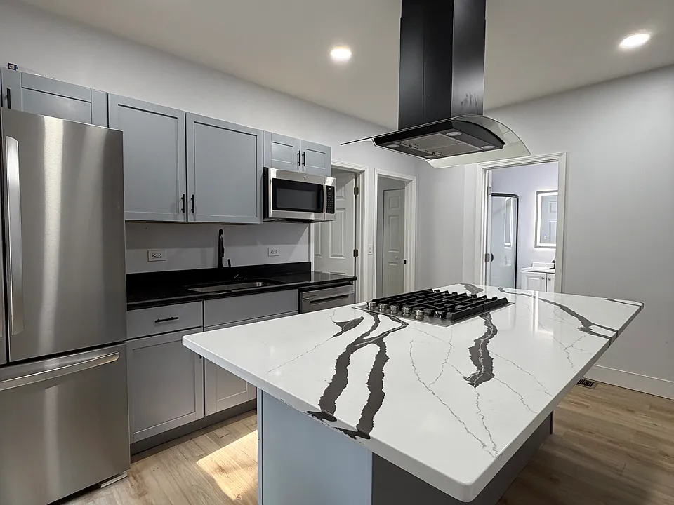 34 Seminary Ave #1