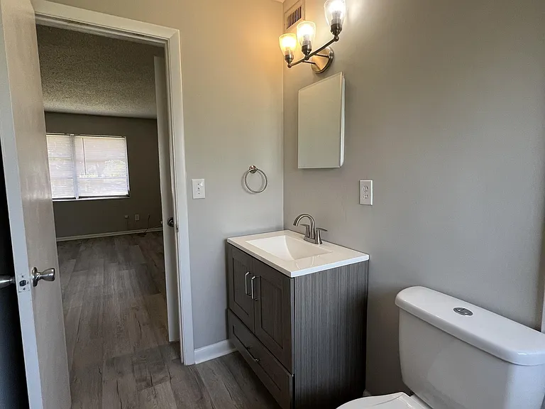1920 W Lakeview Blvd #1 — Photo 33