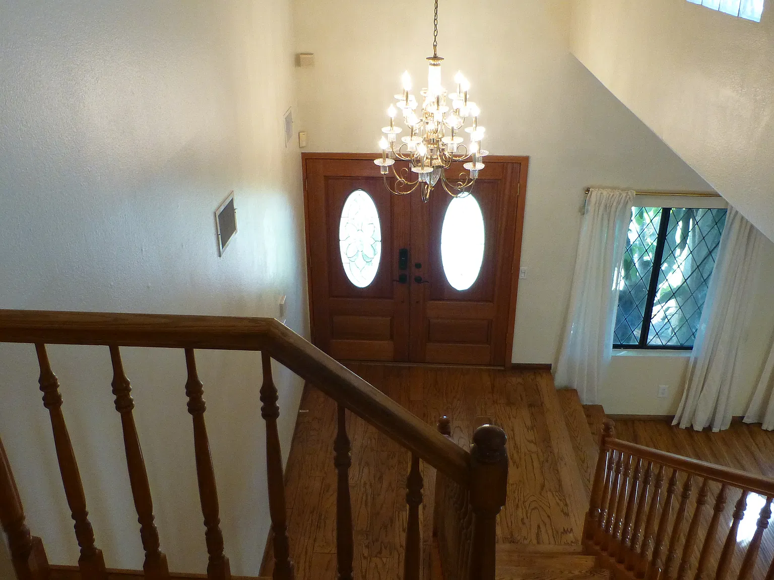 4 bed, 2390 sqft, $5,900 — Photo 2
