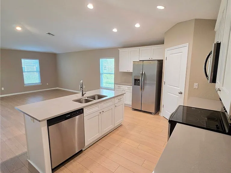 5527 Castania Dr — Photo 7