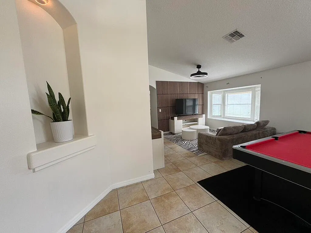 3 bed, 2.0 bath, 2180 sqft, $4,500 — Photo 4