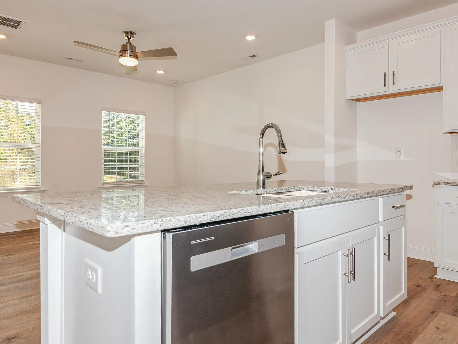 3 bed, 2.5 bath, 1385 sqft, $2,295 — Photo 4