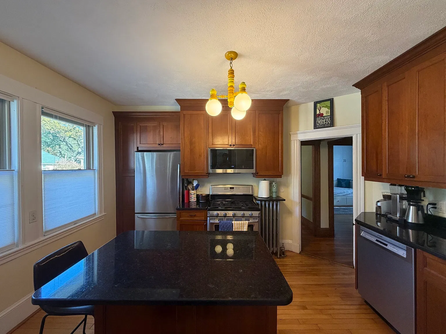 2 bed, 1.0 bath, 1018 sqft, $2,850 — Photo 2