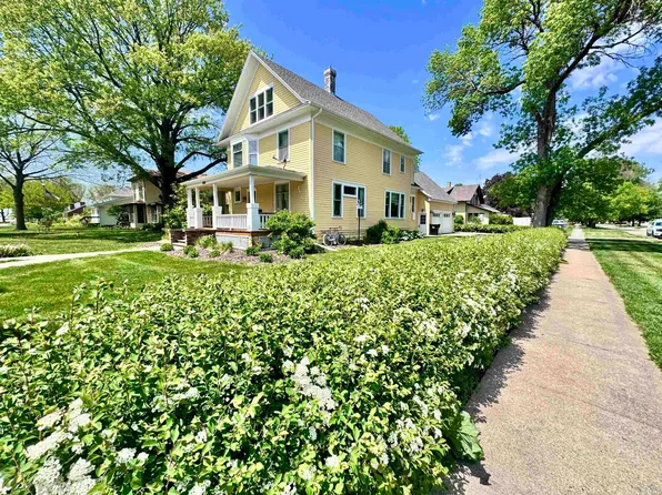 1302 Iowa Ave, Onawa, IA 51040