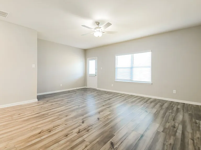 220 Marsh Ln — Photo 5